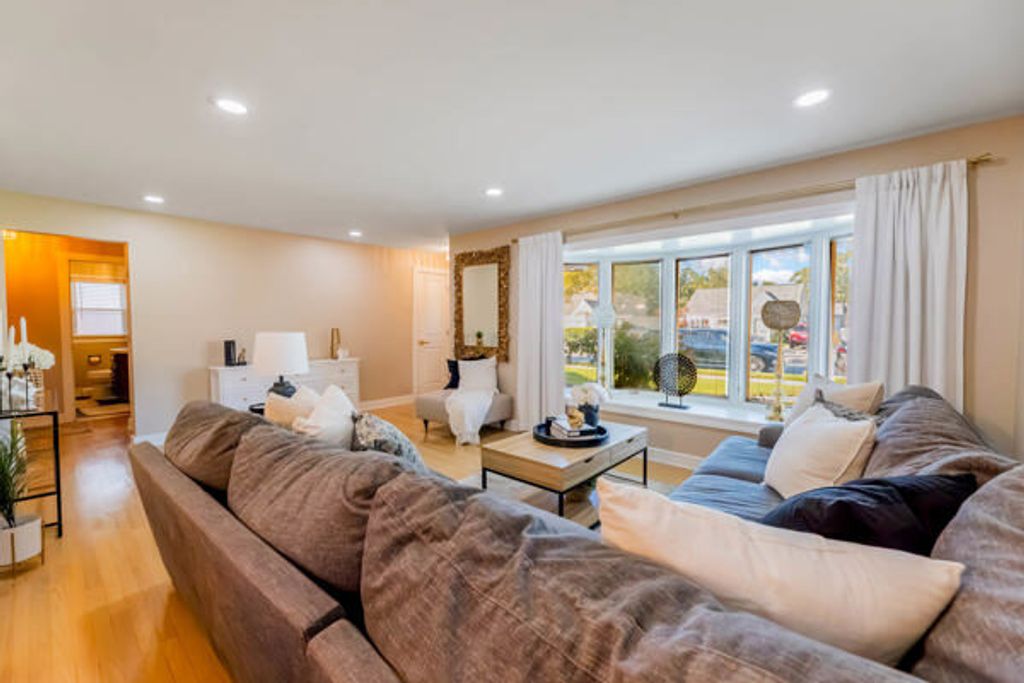 9205 Menard Avenue, Oak Lawn, IL 60453 — photo 4