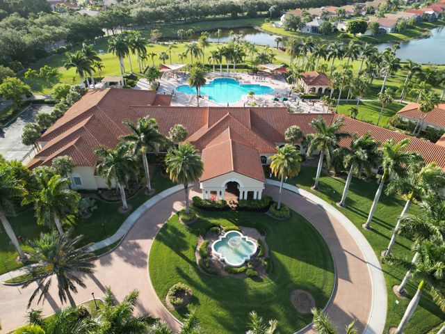 477 NW Blue Lake Drive, Port St Lucie, FL 34986