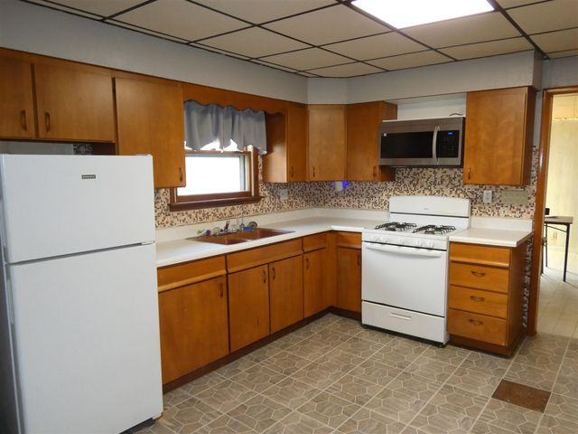 8376 E Baldwin Avenue, Watervliet, MI 49098