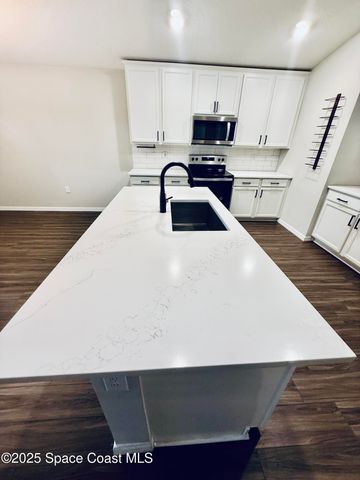 1026 Dania Circle NE, Palm Bay, FL 32905