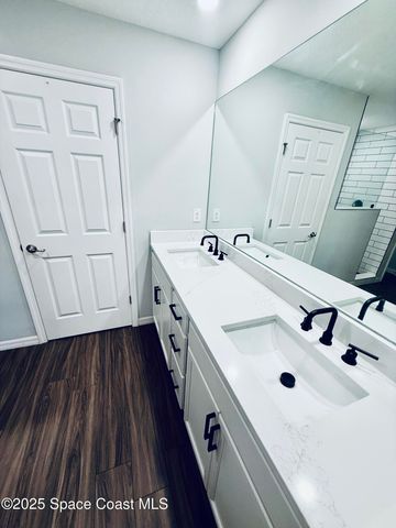 1026 Dania Circle NE, Palm Bay, FL 32905