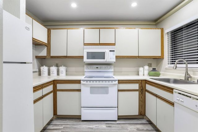 320 320 Peninsula Ave 107, San Mateo, CA 94401