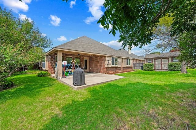 102 Briarstone Drive, Alvarado, TX 76009