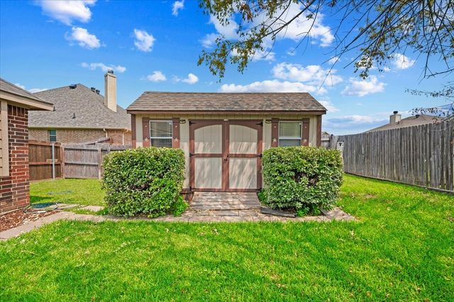 102 Briarstone Drive, Alvarado, TX 76009