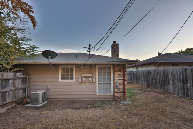 2102 Courtney ST A, Austin, TX 78745
