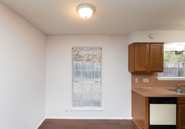 2102 Courtney ST A, Austin, TX 78745