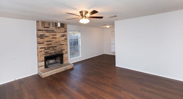 2102 Courtney ST A, Austin, TX 78745