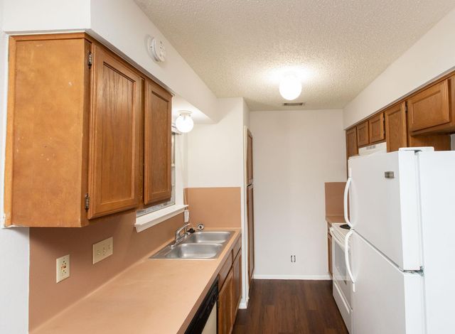 2102 Courtney ST A, Austin, TX 78745