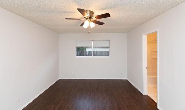 2102 Courtney ST A, Austin, TX 78745