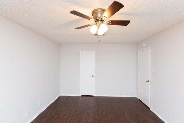 2102 Courtney ST A, Austin, TX 78745