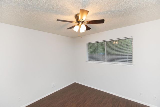 2102 Courtney ST A, Austin, TX 78745