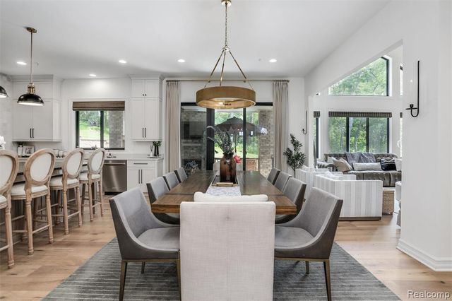 2584 Heights View Court, Rochester, MI 48306