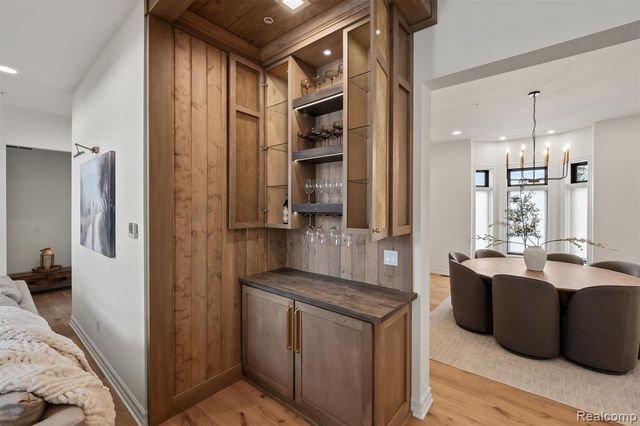 2584 Heights View Court, Rochester, MI 48306