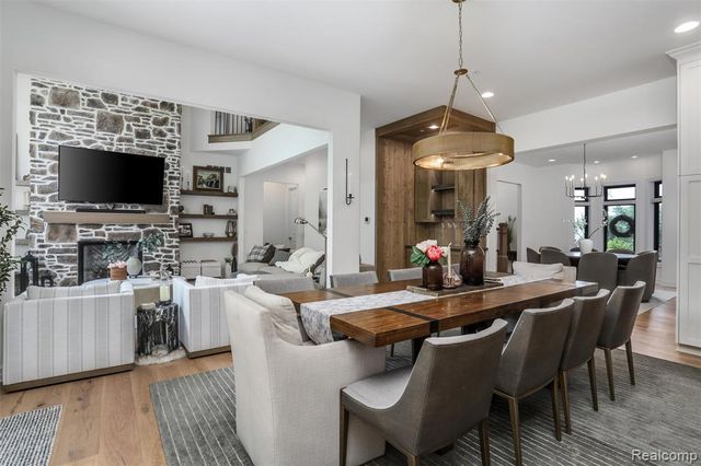 2584 Heights View Court, Rochester, MI 48306