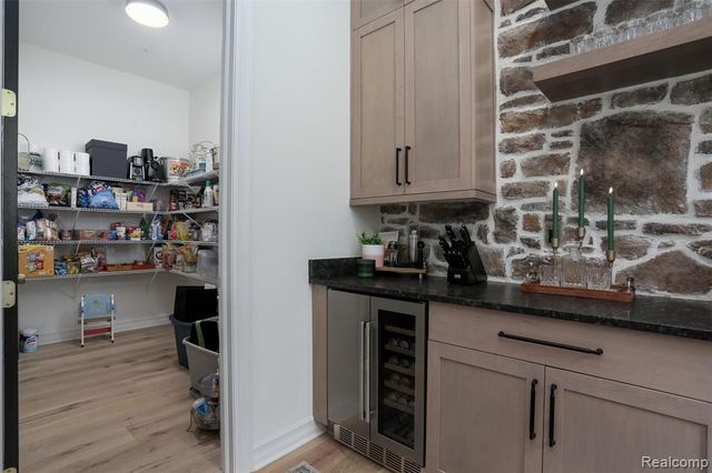 2584 Heights View Court, Rochester, MI 48306