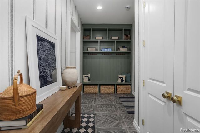 2584 Heights View Court, Rochester, MI 48306