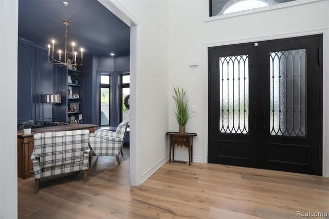 2584 Heights View Court, Rochester, MI 48306