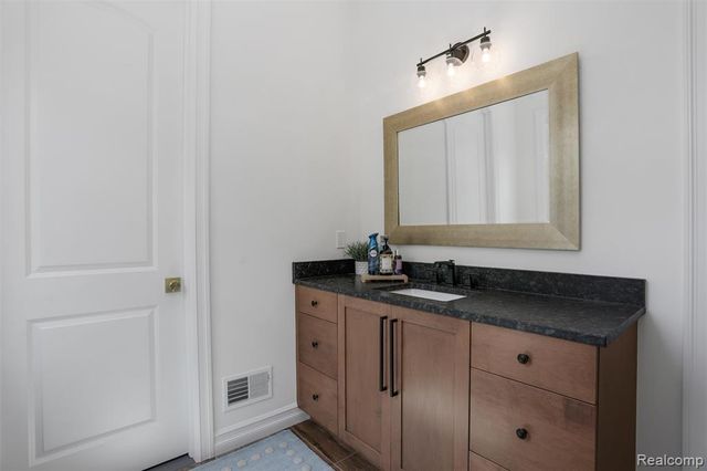 2584 Heights View Court, Rochester, MI 48306