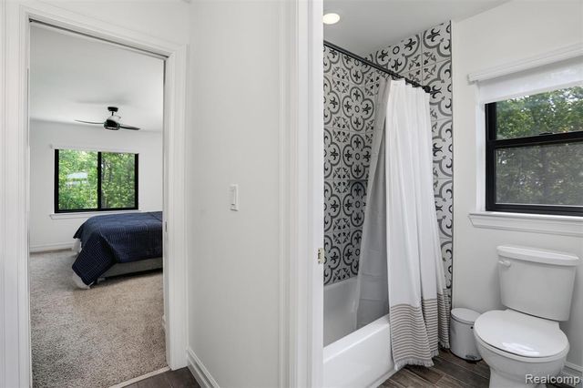 2584 Heights View Court, Rochester, MI 48306