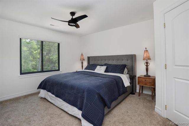 2584 Heights View Court, Rochester, MI 48306