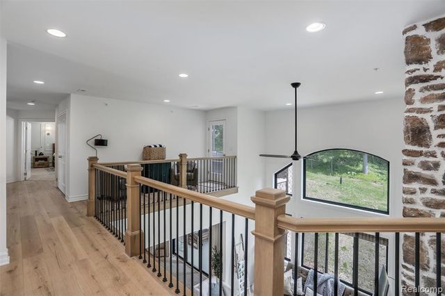 2584 Heights View Court, Rochester, MI 48306