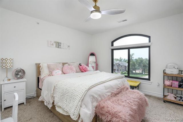 2584 Heights View Court, Rochester, MI 48306