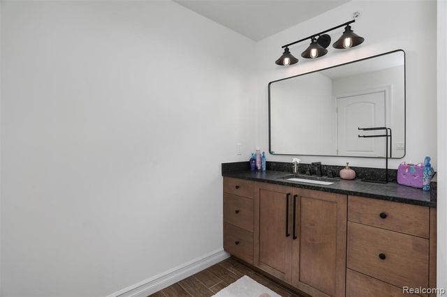 2584 Heights View Court, Rochester, MI 48306