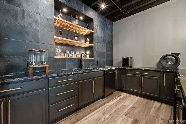 2584 Heights View Court, Rochester, MI 48306