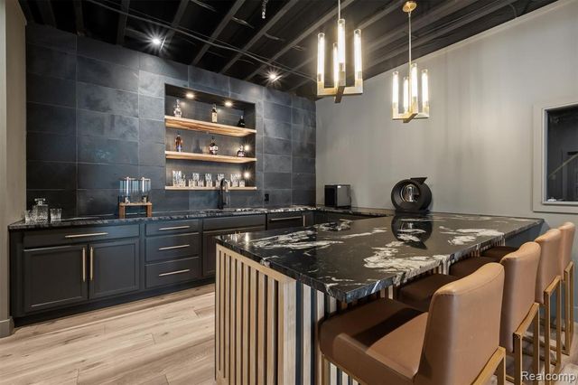 2584 Heights View Court, Rochester, MI 48306