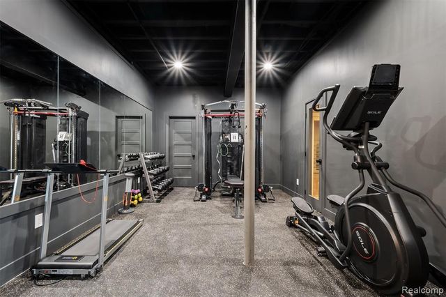 2584 Heights View Court, Rochester, MI 48306