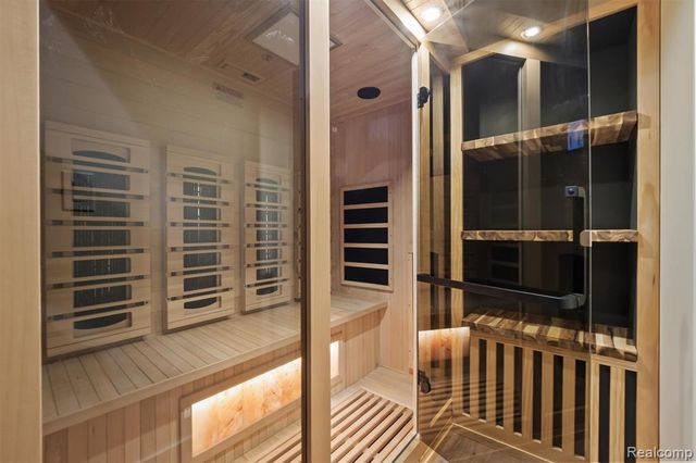 2584 Heights View Court, Rochester, MI 48306