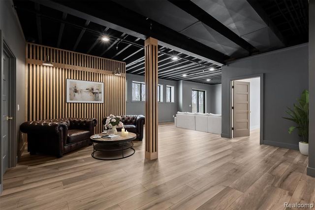 2584 Heights View Court, Rochester, MI 48306