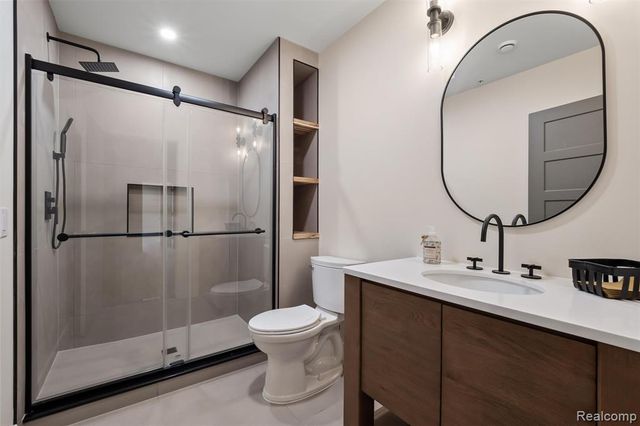 2584 Heights View Court, Rochester, MI 48306