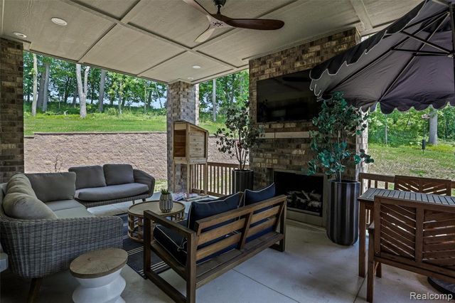 2584 Heights View Court, Rochester, MI 48306