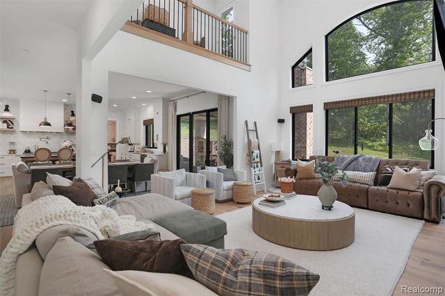 2584 Heights View Court, Rochester, MI 48306