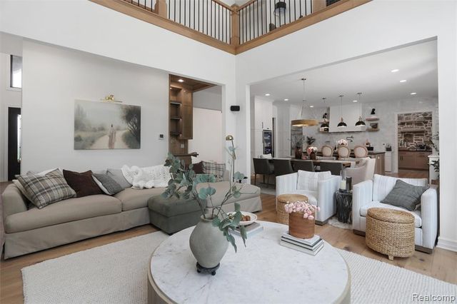 2584 Heights View Court, Rochester, MI 48306