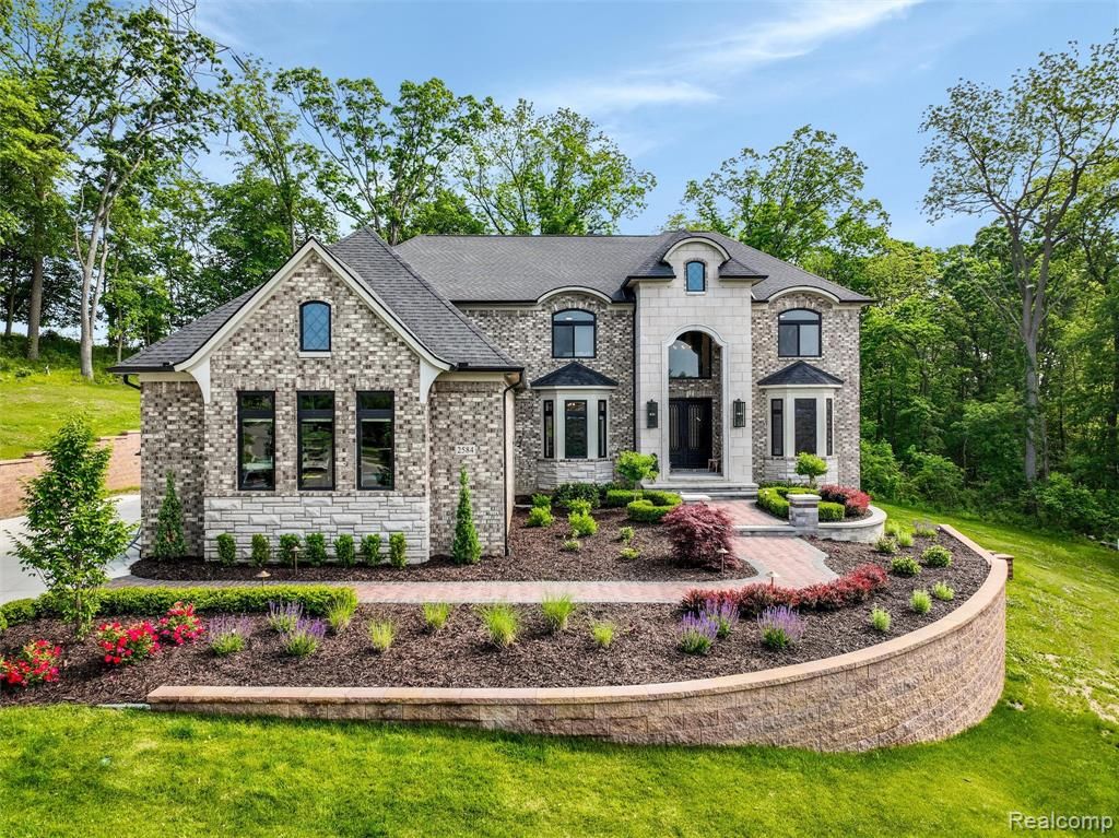 2584 Heights View Court, Rochester, MI 48306