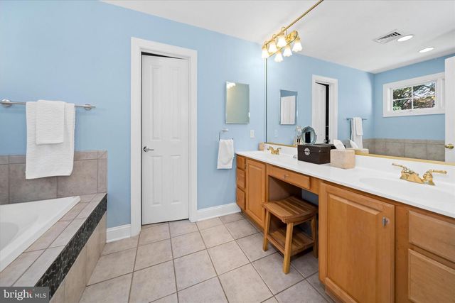 9 E ALDINE DR, Hockessin, DE 19707