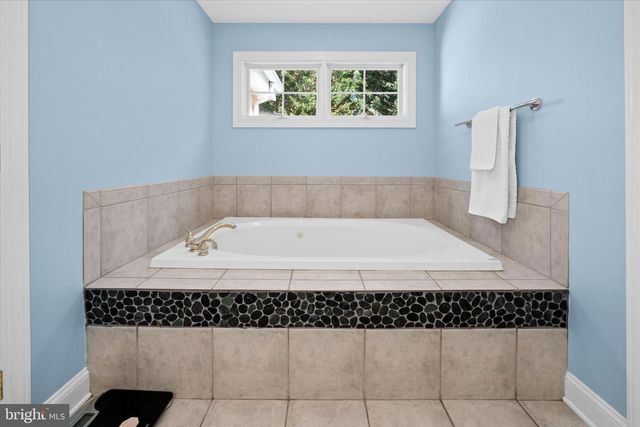 9 E ALDINE DR, Hockessin, DE 19707