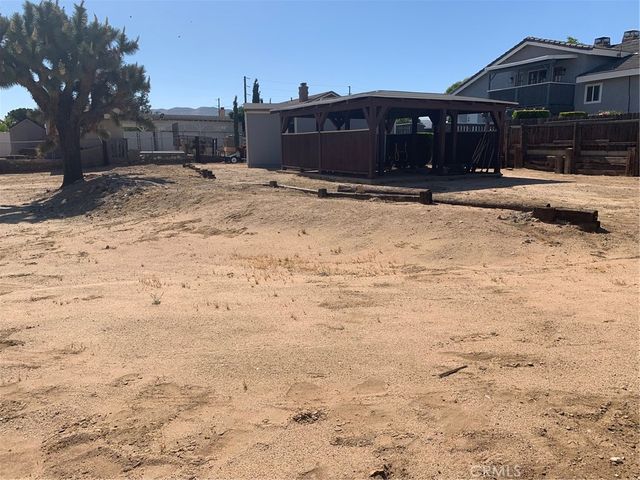 18346 Main, Hesperia, CA 92345