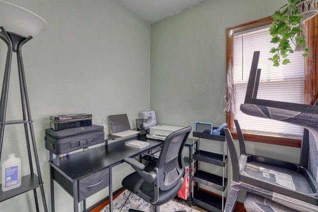 20060 W Greenfield AVENUE, Brookfield, WI 53045