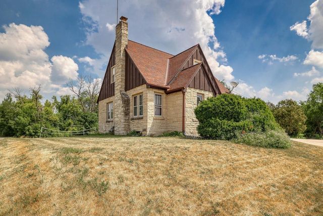 20060 W Greenfield AVENUE, Brookfield, WI 53045