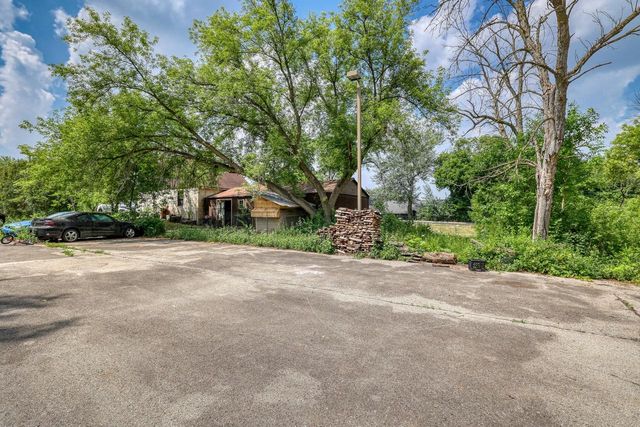 20060 W Greenfield AVENUE, Brookfield, WI 53045