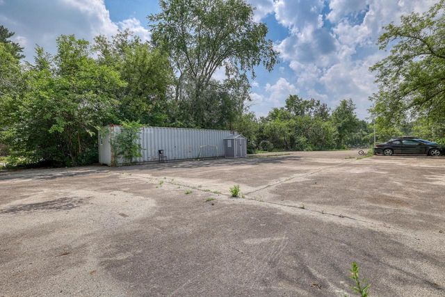 20060 W Greenfield AVENUE, Brookfield, WI 53045