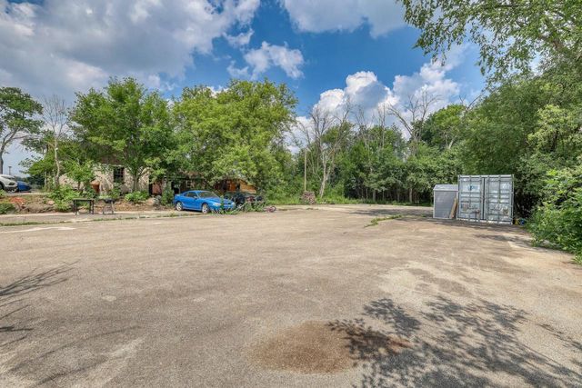 20060 W Greenfield AVENUE, Brookfield, WI 53045