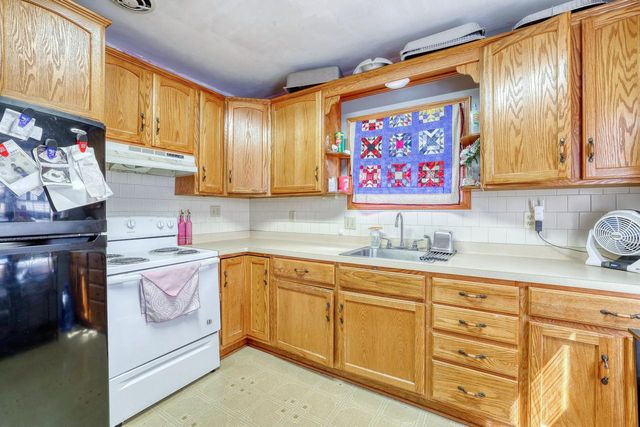 20060 W Greenfield AVENUE, Brookfield, WI 53045