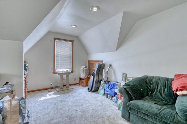 20060 W Greenfield AVENUE, Brookfield, WI 53045