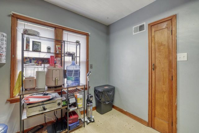 20060 W Greenfield AVENUE, Brookfield, WI 53045
