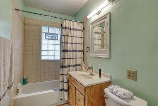 20060 W Greenfield AVENUE, Brookfield, WI 53045