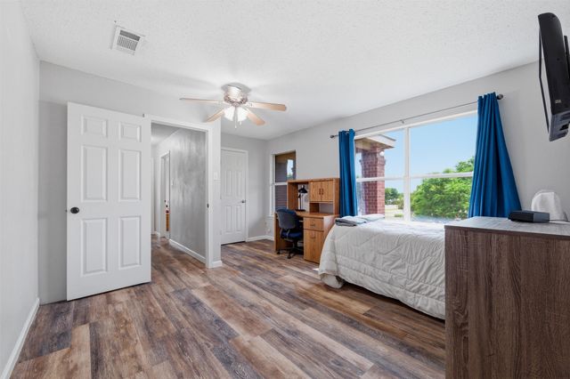 105 Vivian Drive, Waxahachie, TX 75165